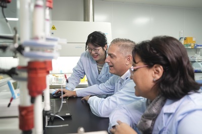 中古携手 生物技术创新与试验发展的合作新篇章